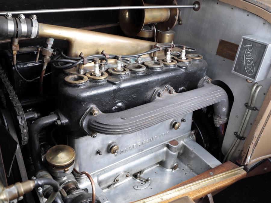 Моторный отсек Sunbeam 16 HP Tourer 1919 года  (фото 2 из 12)